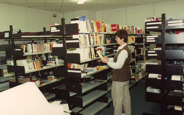1991 Bibliothek mit Frau Schell